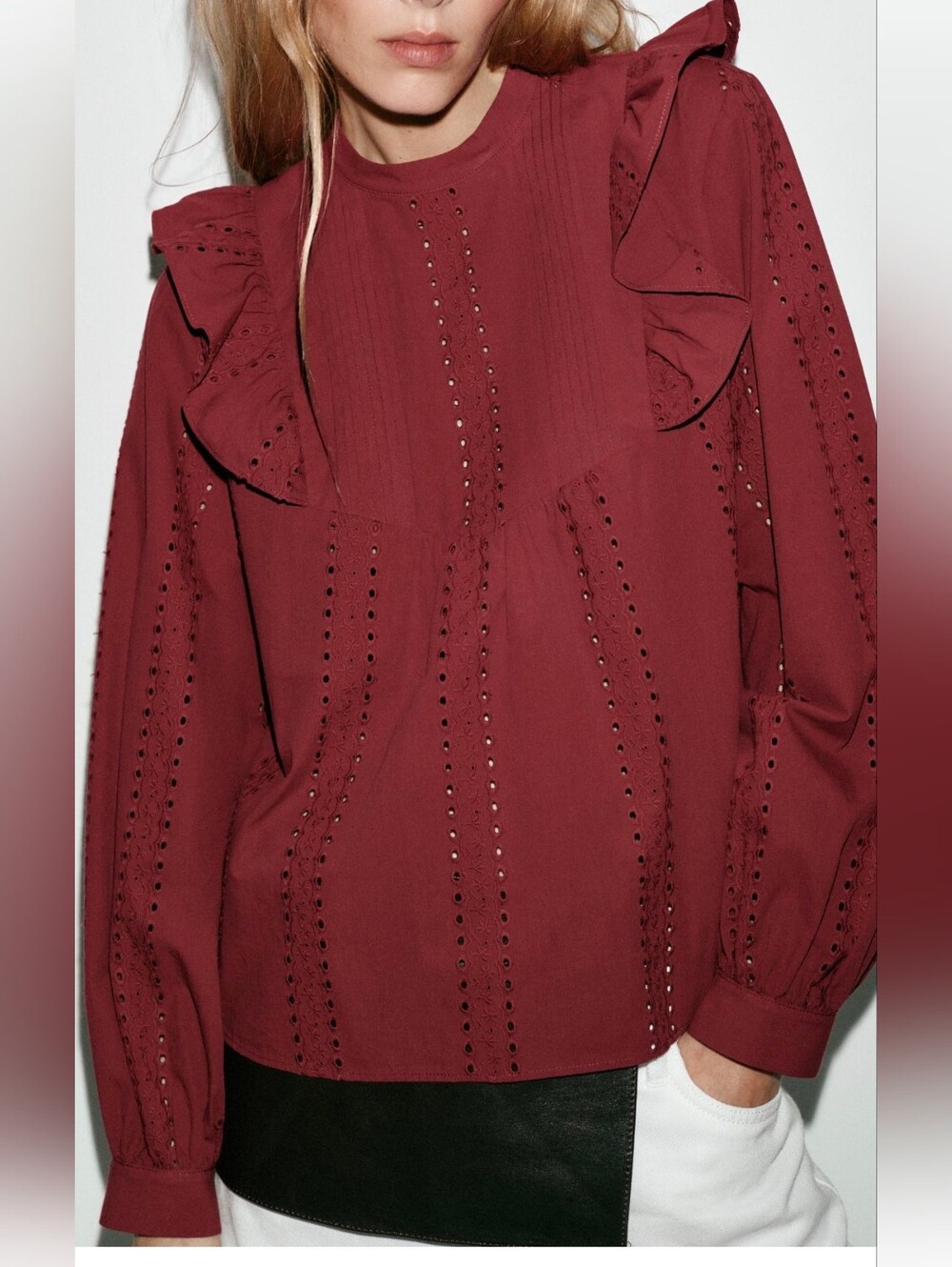 Zara ROMANTIC PERFORATED EMBROIDERED BLOUSE(M)